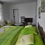 Tomy1 Pensión 3*